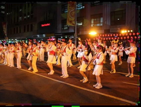 北京市青少年代表团赴澳大利亚悉尼花灯大巡游